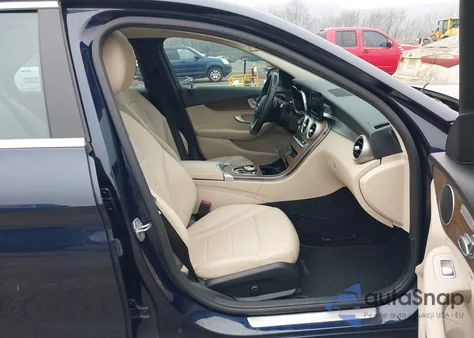 2019 Mercedes-Benz C 300 4Matic z USA, uszkodzony, nr VIN 55SWF8EB0KU291636